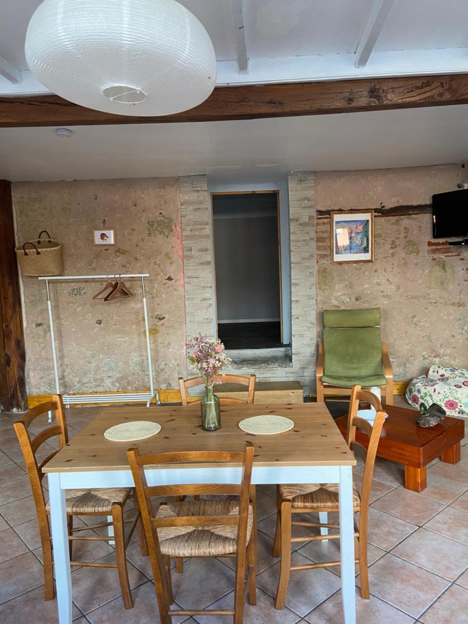 Appartement 3 Pieces Rdc Plein Centre Ville Marciac Exterior foto